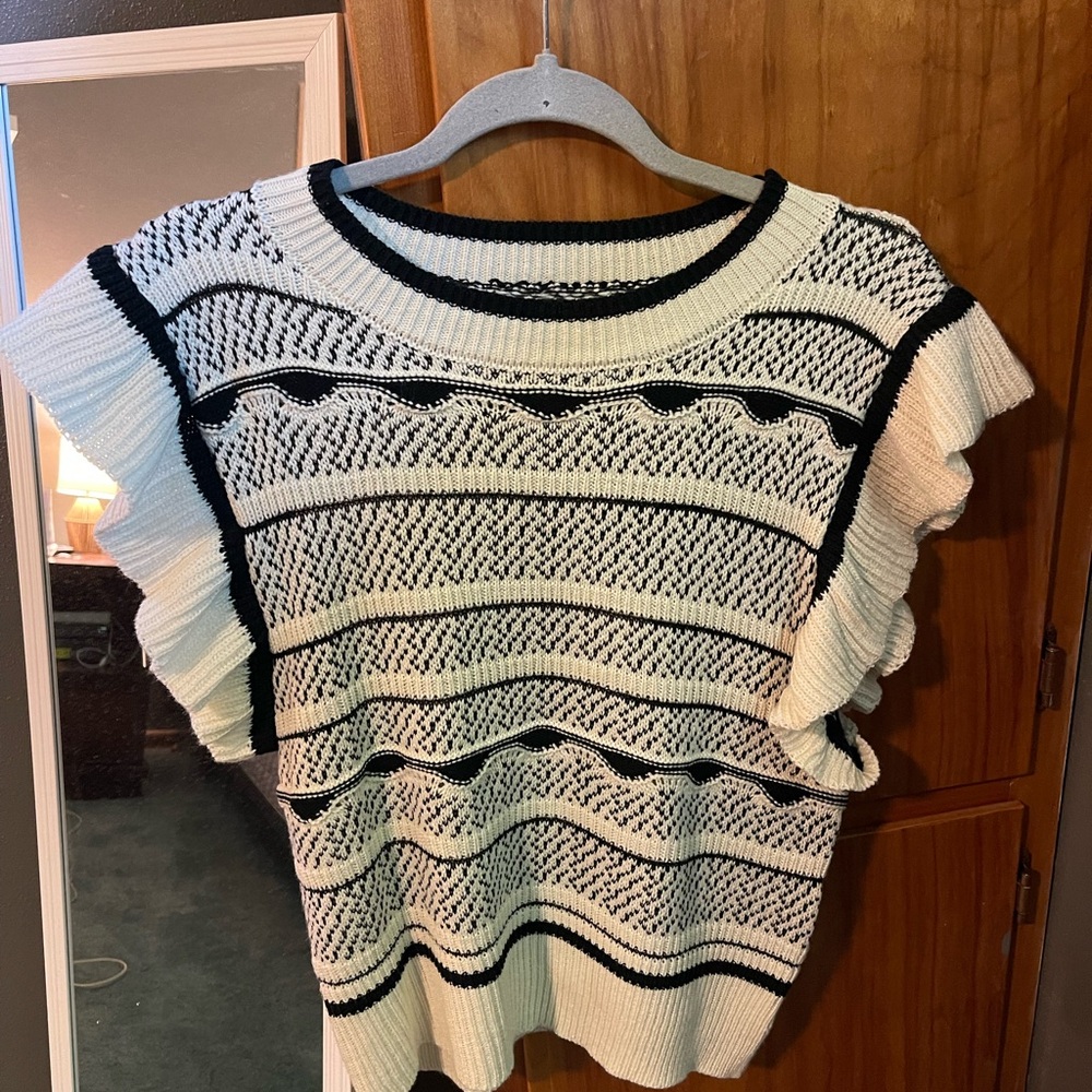Black and White Patterned Knit Top